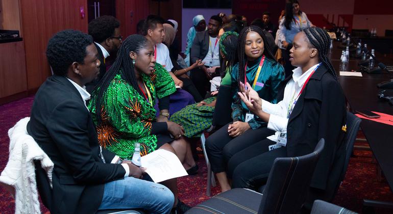 نمایندگان جوانان برای مشاوره در مجمع جوانان، که پیش از پنجمین کنفرانس سازمان ملل در مورد کشورهای کمتر توسعه یافته، LDC5، در دوحه، قطر برگزار شد، گرد هم آمدند.